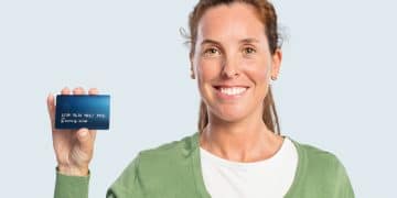 woman holding a Capital One Platinum.